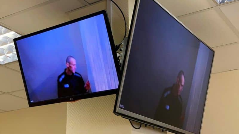 Навальному вернули статус узника совести