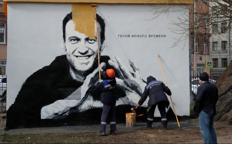 Amnesty International собирается вернуть Навальному статус узника совести