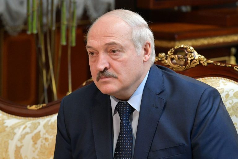 Лукашенко заявил о создании белорусской «живой» COVID-вакцины