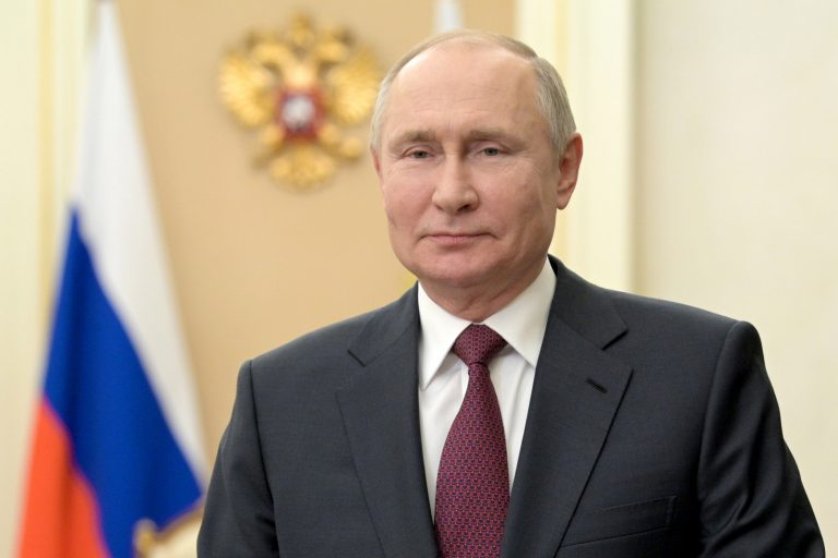 Президент России Владимир Путин поздравил страны СНГ с Днем Победы