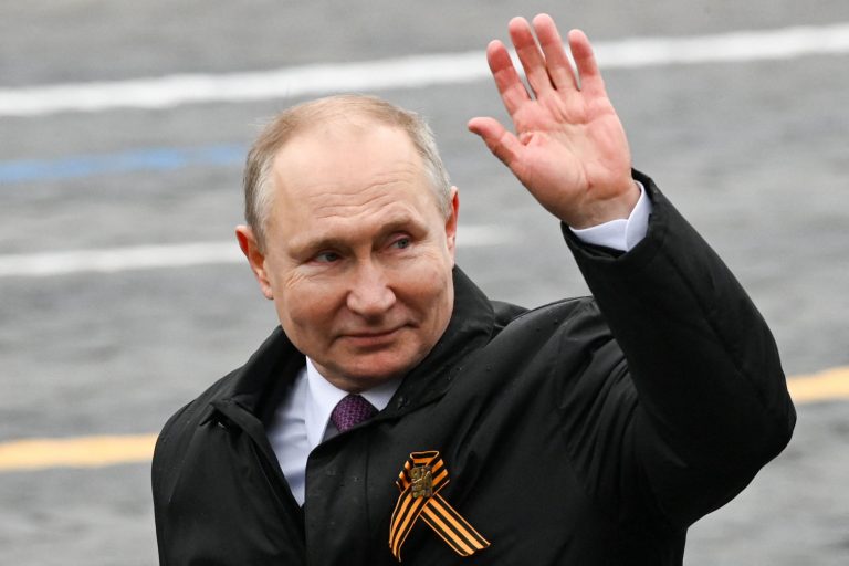 Путин одним словом описал парад Победы