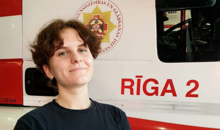 Первая женщина-пожарный Латвии за 10 лет рассказала о начале работы