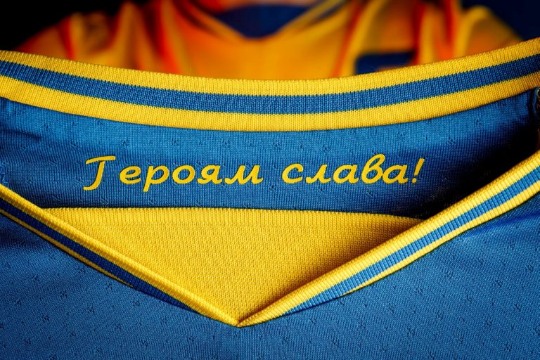 УЕФА разрешил оставить лозунг «Героям Слава!» на форме сборной Украины