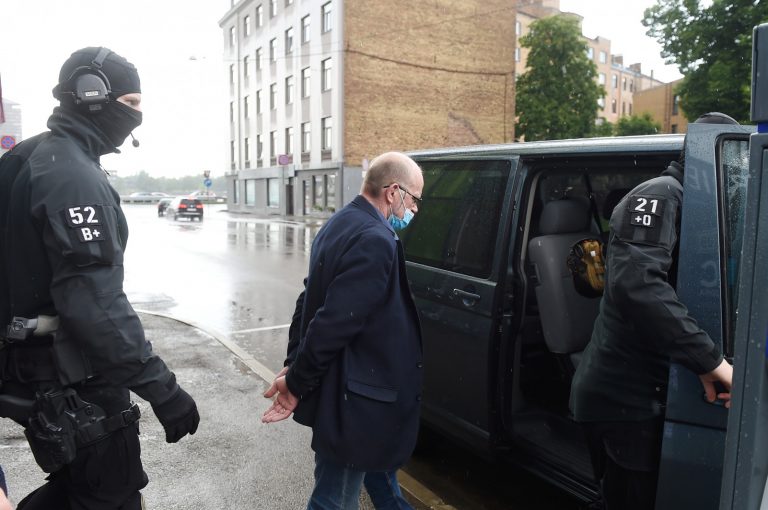 КОРОТКО О ГЛАВНОМ-2: за шпионаж арестованы двое, Путин в глазах Байдена, Израиль без меха, «Героям слава!» останется на футболках