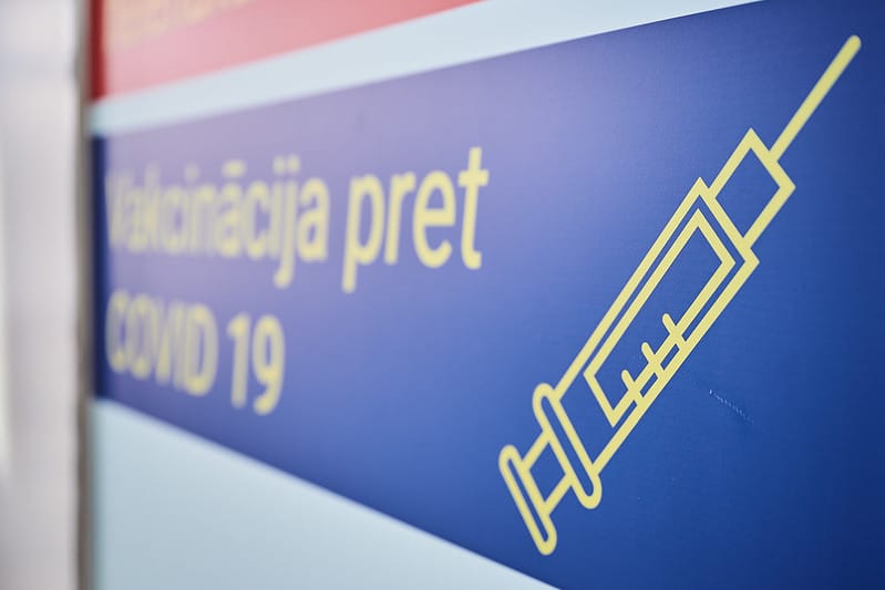 В Латвии вакцинацию завершили более 400 000 человек