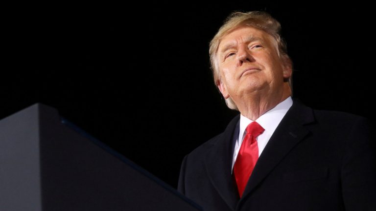 «Я пишу как сумасшедший»: Трамп работает над «книгой  всех книг»