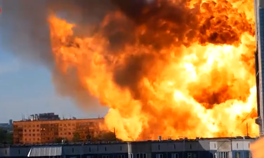 «Боже мой, люди обгоревшие бегут!»: в Новосибирске взорвалась заправка (ВИДЕО)