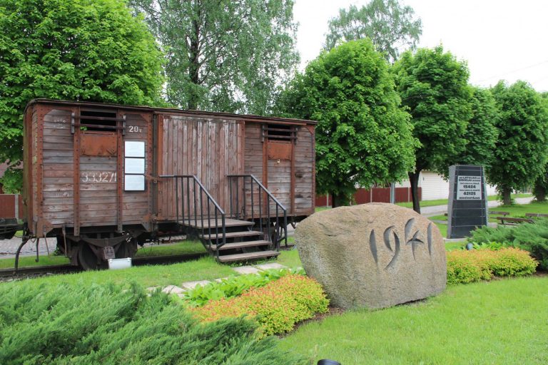 В память 80-летия депортации открывается мемориал памяти жертв советской оккупации «Прикосновение истории»