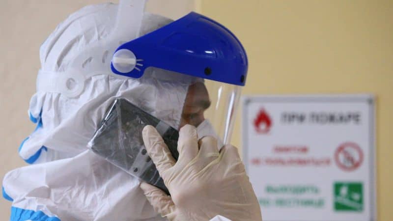 КОРОТКО О ГЛАВНОМ-1: двухнедельный показатель рухнул, без масок на воздухе, вирус привозят из России, в Москве «взрыв» COVID