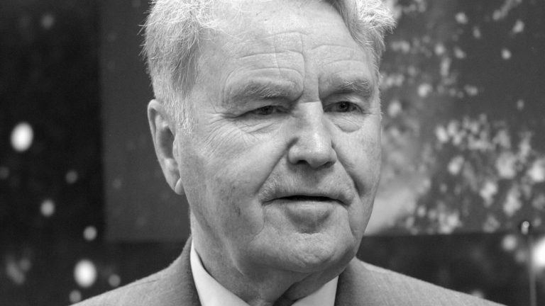 Умер старейший космонавт в мире Владимир Шаталов