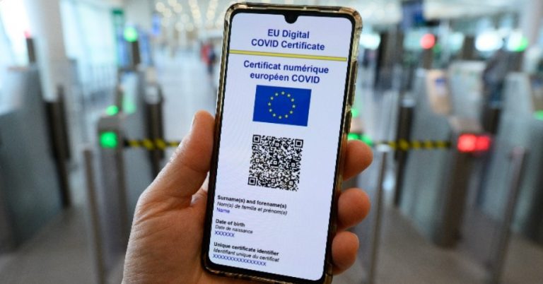 Обладателям COVID-сертификатов не нужны тесты и самоизоляция по приезде в Латвию