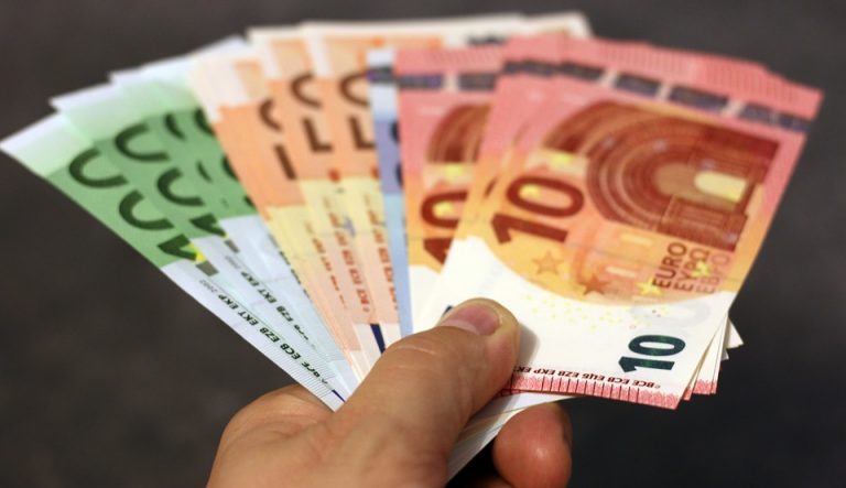 Два латвийца не уплатили налоги на 1,1 млн евро
