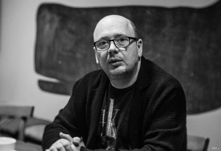 Писатель и блогер Слава Сэ скончался от COVID-19 в рижской больнице