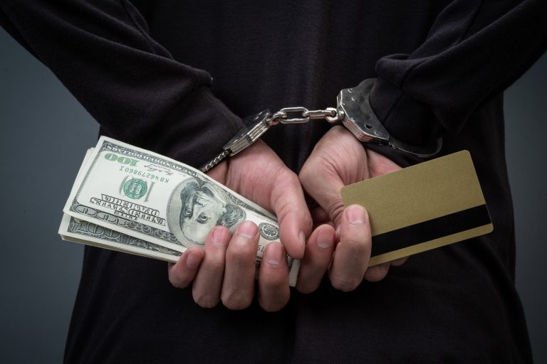 В Латвии продолжаются кражи с банковских счетов: Госполиция призывает быть бдительными