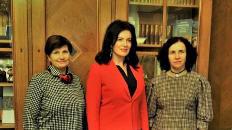 «Сестры по несчастью»: в соцсетях вспомнили «судьбоносный снимок»