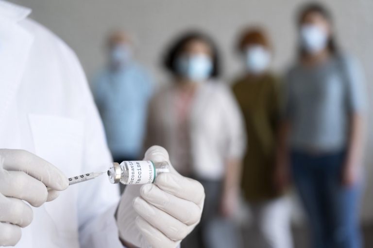 В Риге могут появиться выездные пункты вакцинации во дворах спальных районов
