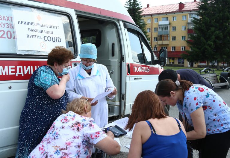 КОРОТКО О ГЛАВНОМ-2: кондиционеры — в топе продаж в Латвии, россиян вакцинируют на улицах, Швеция лишилась правительства