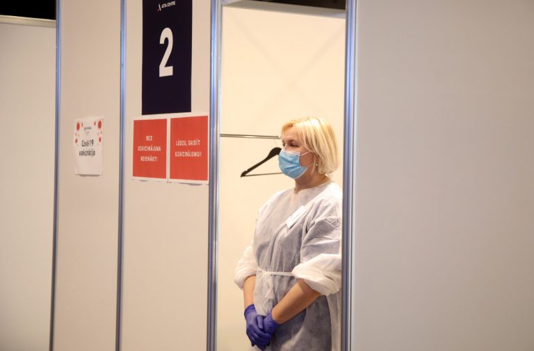 Вакцинацию от COVID завершили более полумиллиона человек