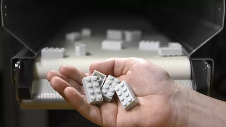 Lego начнет выпускать детальки, переработанные из бутылок