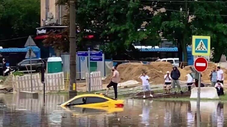 КОРОТКО О ГЛАВНОМ-2: Нацблок высказал претензию Кариньшу, столбики в Риге — это нормально, мощный взрыв в Лондоне, суперливень в Москве