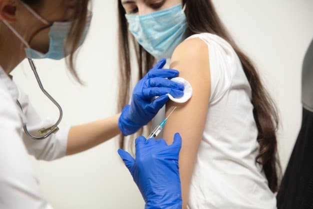 Отдел вакцинации: через 4 недели вакцину получат все желающие подростки
