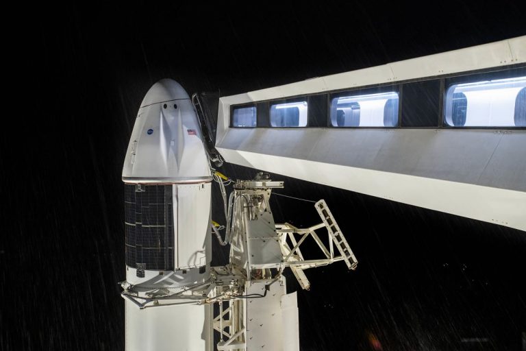 ВИДЕО: космический корабль Dragon успешно доставил груз на МКС