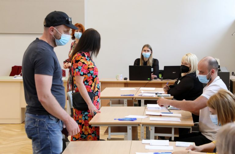 На выборах самоуправлений к 16 часам проголосовало более 271 000 человек