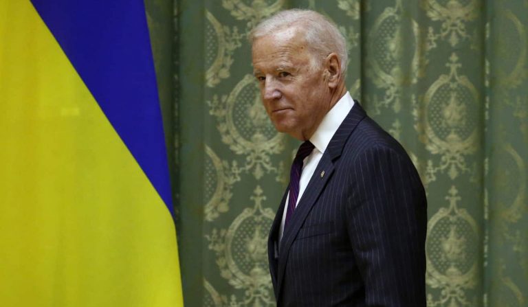 Зеленский попросил встретиться с Байденом до того, как тот увидеться с Путиным