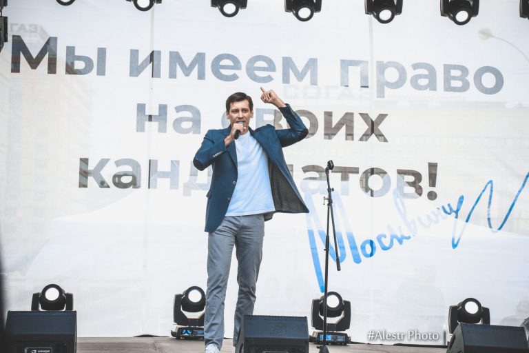 Оппозиционер Дмитрий Гудков покинул территорию России