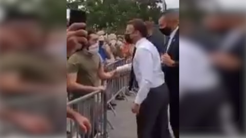 ВИДЕО: во Франции мужчина дал пощечину Эммануэлю Макрону