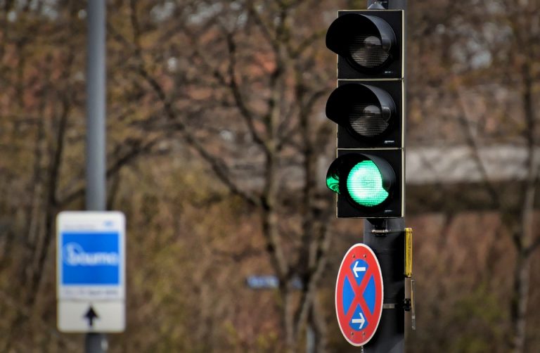 Латвия перешла в новую категория по «принципу светофора», но большинство послаблений уже было принято