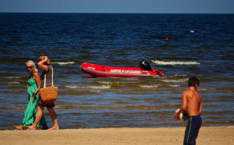 В Юрмале море прогрелось до +16, в озерах до +27