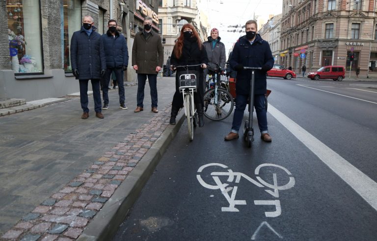 В думе решат, оставить ли велодорожки на улице Чака