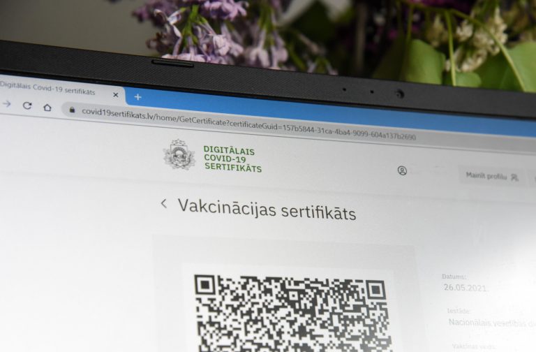 Минюст: право увольнять работников без COVID-сертификатов соответствует Конституции
