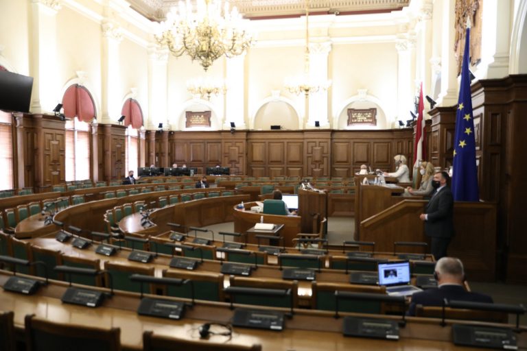 В начале августа Сейм примет решение об обязательной вакцинации от COVID-19