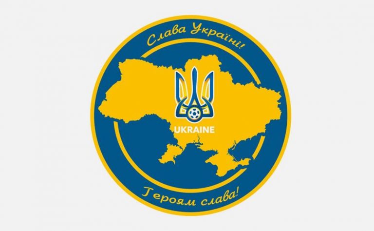 Украинских футболистов обязали выступать в форме с надписями «Слава Украине!» и «Героям слава!»