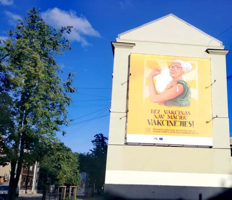 КОРОТКО О ГЛАВНОМ: СOVID привозной, прививки на пляжах Юрмалы, «день свободы» в Англии, «катастрофа века» в Германии, 12 дней жары