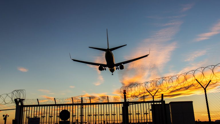 Грузовой Boeing 737 упал в воду возле Гонолулу