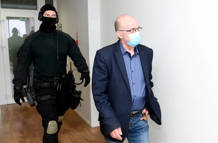 Рижский суд оставил Адамсонса под стражей