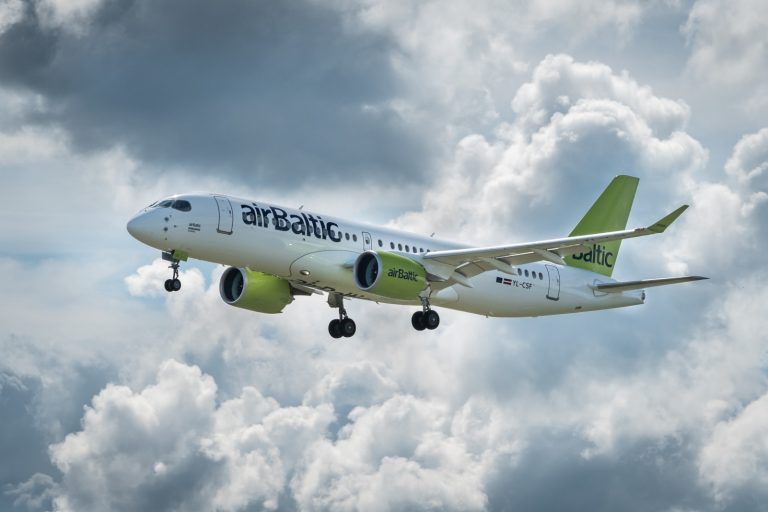 У самолета airBaltic при посадке в Копенгагене отключились оба двигателя