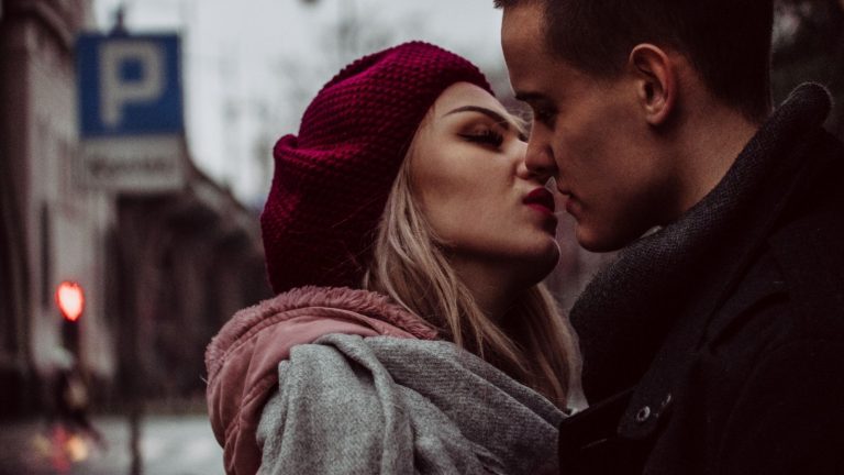 Kiss me: 5 знаков Зодиака, которые лучше всех целуются