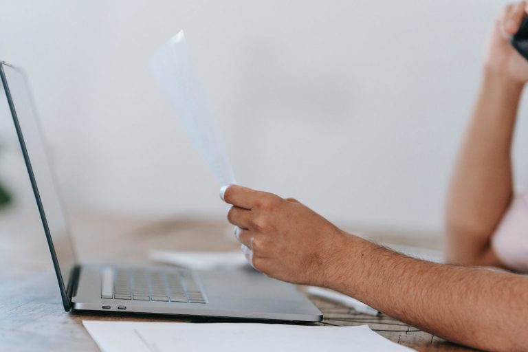 Swedbank: мошенники при помощи голосовых роботов «обрабатывают» жителей по-латышски