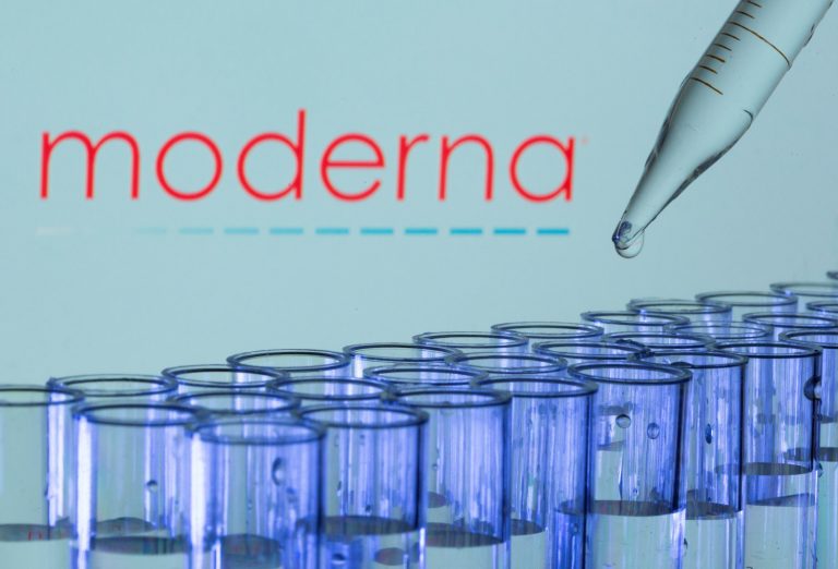 Со следующей недели Латвия планирует прививать вакциной Moderna подростков старше 12 лет