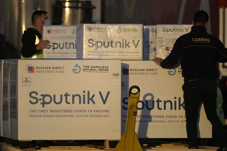 Аргентина хочет отказаться от «Спутника» из-за проблем с поставками — страна недополучила более 15 млн доз