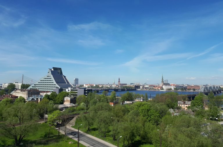 Погода на пятницу: дожди, грозы, температура до +25