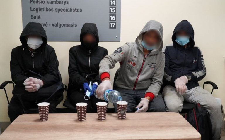 Три палатки, три электрогенератора, 3000 одеял: Ринкевич сообщил об оказании помощи Литве, страдающей из-за наплыва мигрантов