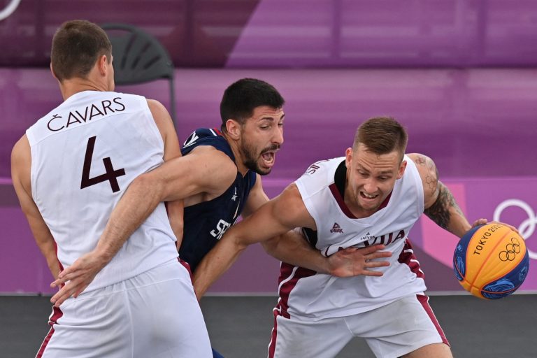 Команда Латвии по баскетболу 3×3 потерпела второе поражение на Олимпиаде