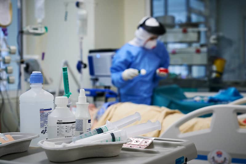 В Латвии выявлены 78 новых случаев COVID, умерло два человека