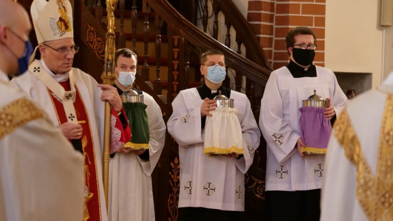 Священник об антипрививочниках: они жертвуют наукой во имя каких-то абстрактных идей