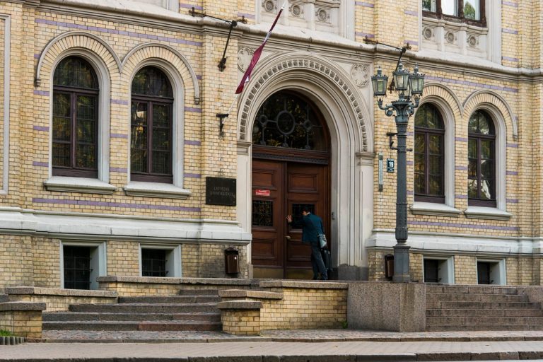 Открыта очная подача документов на обучение в вузах